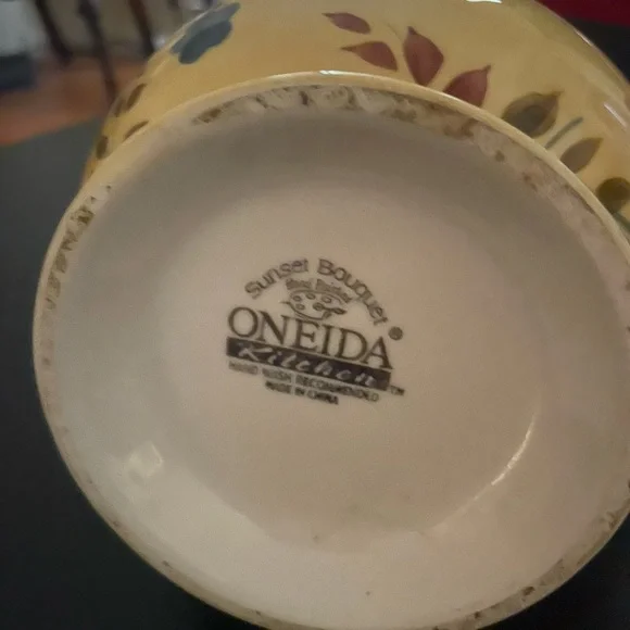 Vintage ceramic Sunset bouquet Oneida Pitcher - Picture 6 of 6